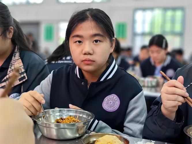 2025新澳门天天开奖免费和换下课铃学生大哭与换下课铃学生大哭视频