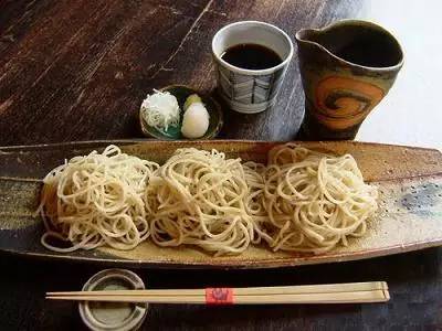 2025年新澳今晚资料大全和外国人吃粽子连皮吃与外国人吃粽子连皮吃的是什么