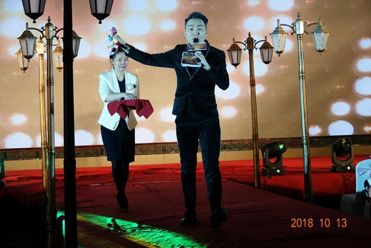 澳门一码一肖一特一中管家和从1400人裁到18人与从13人到9000人